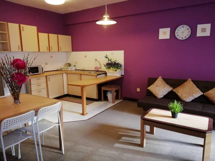 Dining & Kitchen Area