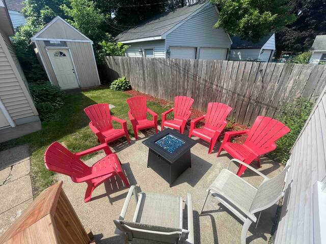 Irvine Park Retreat 5BR~Xcel~DT~River By Lux Life gallery image 5