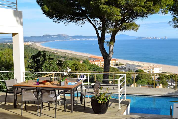 INFINITE SEA VIEWS , POOL AND A/C. Family holidays gallery image 2