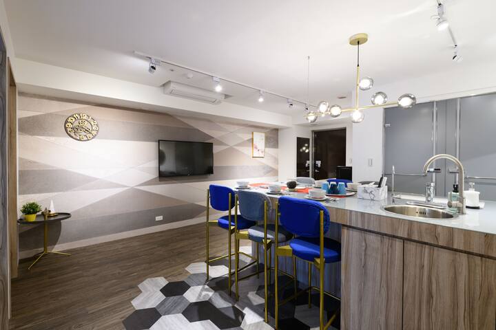 【時尚中島派對六人房】#6人房#台北車站MRT#三間獨立臥室#中島吧檯#Netflix gallery image 5