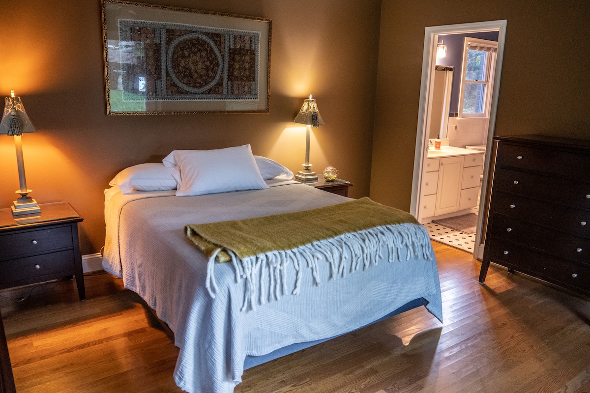 Просторна, уединена самостоятелна спалня с дзен спалня с пълно затъмнение...Най - добър сън някога