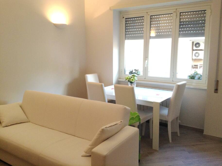 Salone living con divano letto, Living room with sofa bed