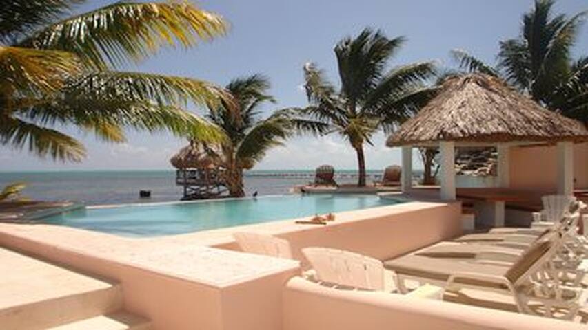 Casa Redonda Oceanfront Private 4 Beds/3 baths gallery image 5