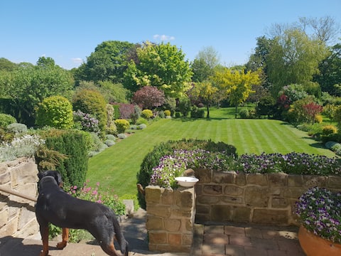 Top Airbnb: Large flat (2 en-suite beds) in Thorner near Leeds in Roundhay