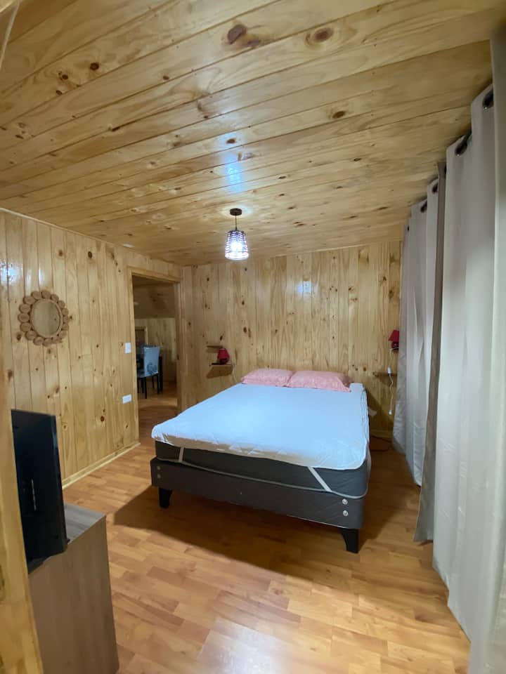 חדר זוגי עם חדר רחצה צמוד 