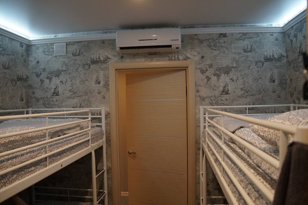 место справа