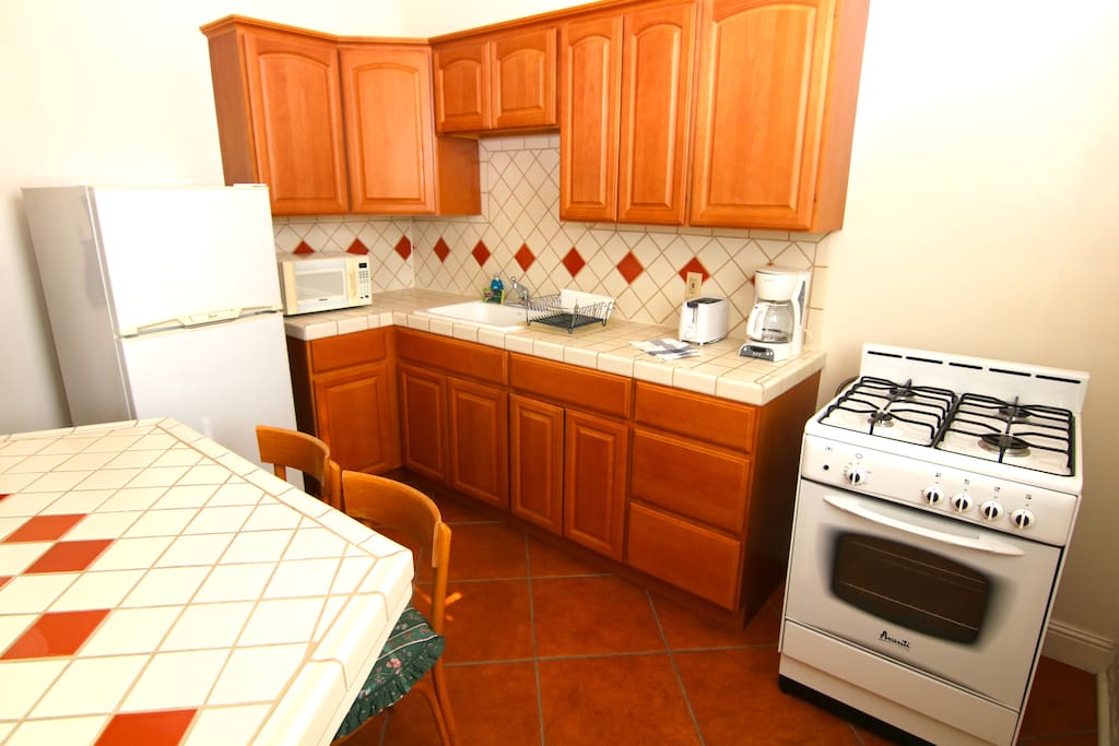 Kitchen w gas stove