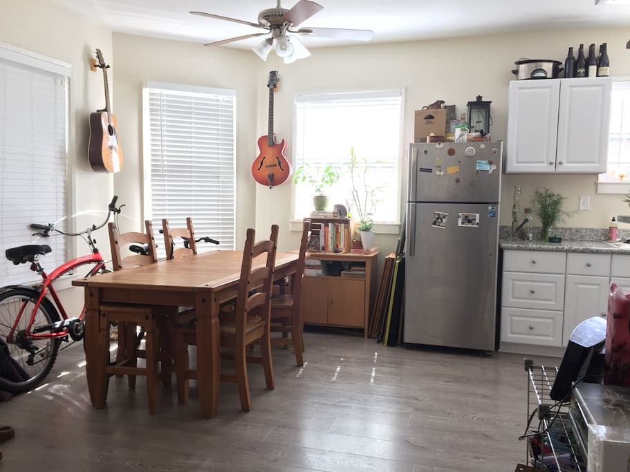 Spacious and bright! Large dining room table that makes a great workspace!