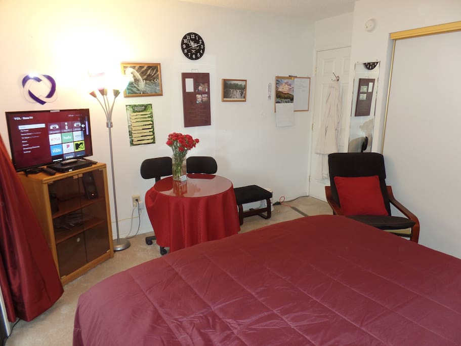 Comfortable space to relax, dine or watch TV, DVD or Netflix.