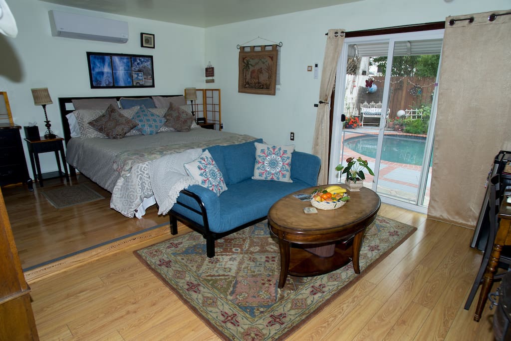Super comfortable king size bed.