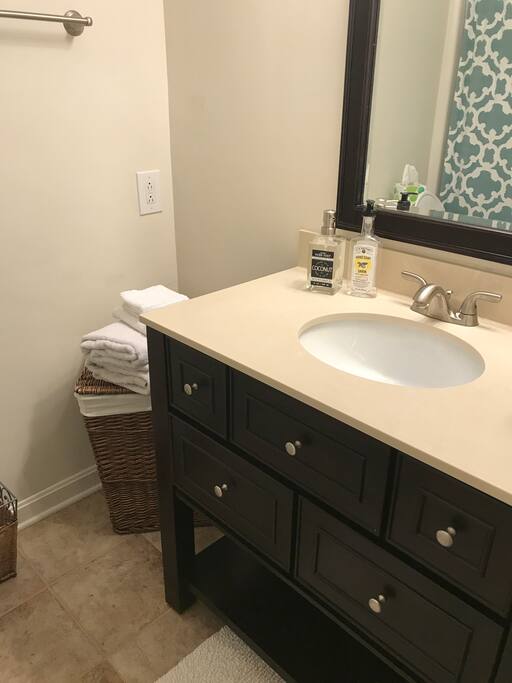 Private bathroom with shower/tub combo