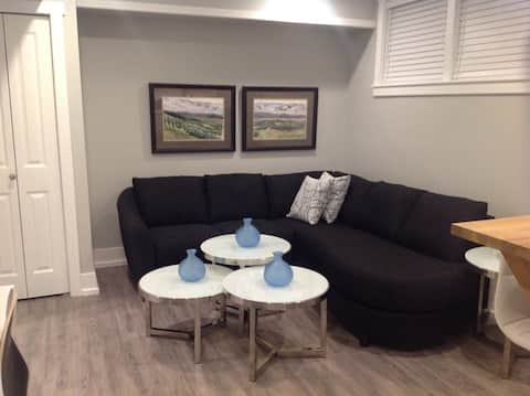 Top Airbnb: Exec Apartment & Hot Tub by River / No Chore List in Core Neighbourhoods Sector