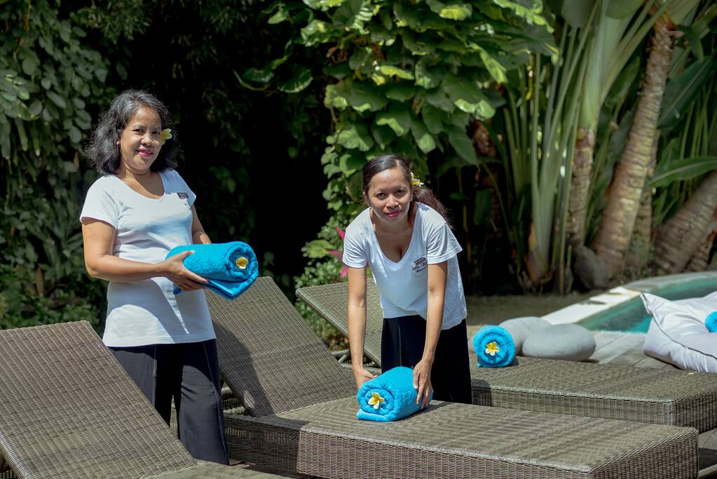 Pool towels provided