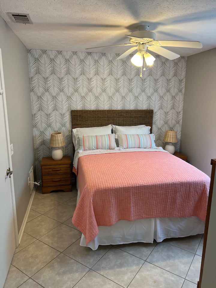 ห้องนอนควีนไซส์ #3 ชั้นแรก