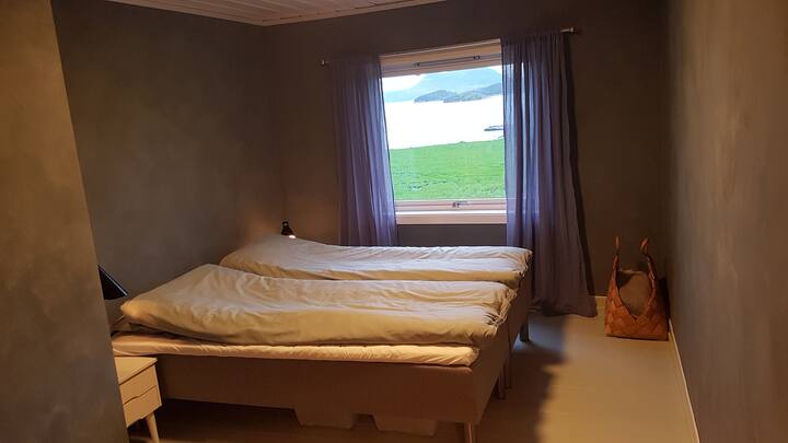 Chambre.
2 matelas à cadre de 2 pièces 75 x 200 cm.