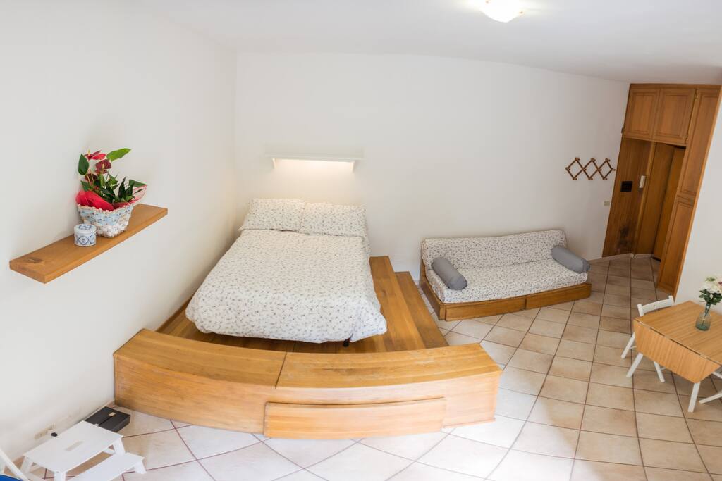 See here the full bed, the day bed (real mattress), as well as the trundle bed in the away position (also real mattress)