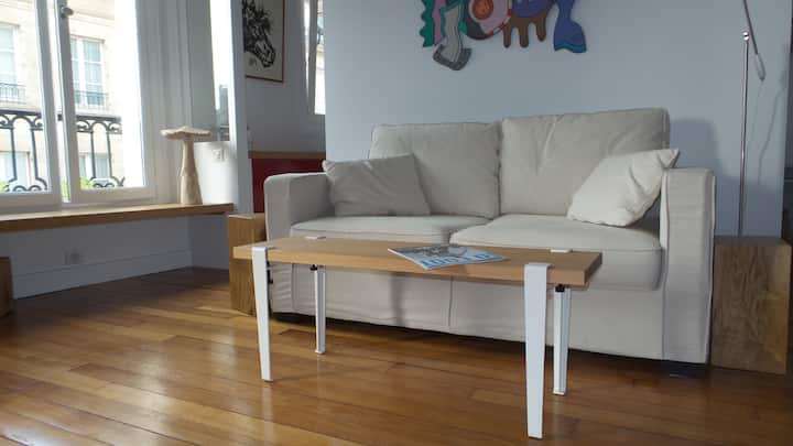Zona de relajación El sofá cama se convierte en una cama de 120 x 190 con somier de listones de madera
