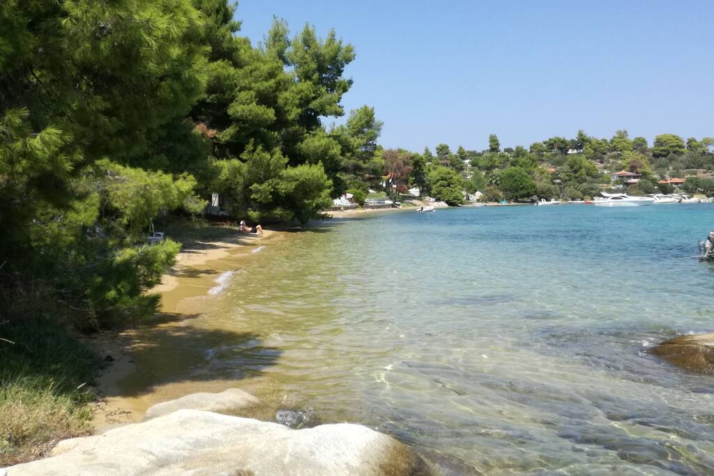 Παραλία , κοντά στο σπίτι 2 λεπτά με τα πόδια.