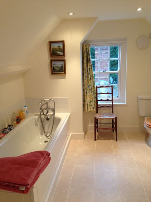 En suite bathroom for bedroom 1