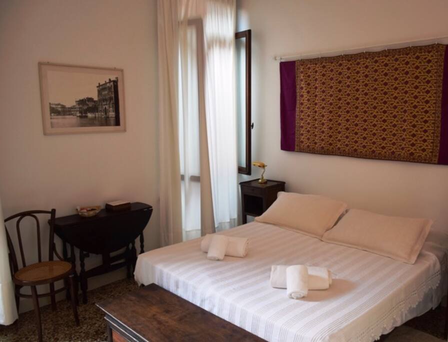 camera / bedroom