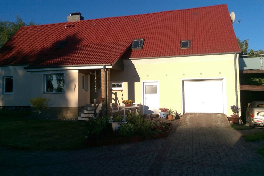 Ferienwohnung unten links
Obere Etage vermietet