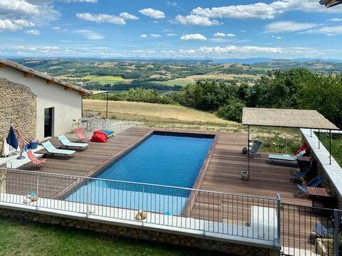 Gite with pool La Maison de Paul & Margaux