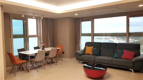 Full-option residence on the 28th floor in front of the sea (60 pyeong sea view) - all rooms have ocean views, New Year's Eve, family gatherings, and spacious living rooms