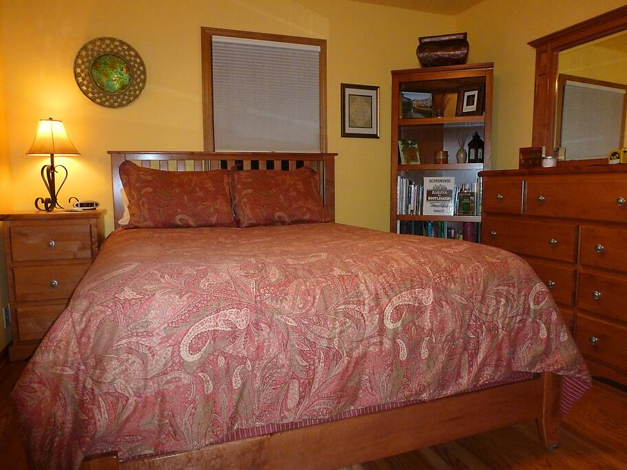 Guest Bedroom
Upper Level