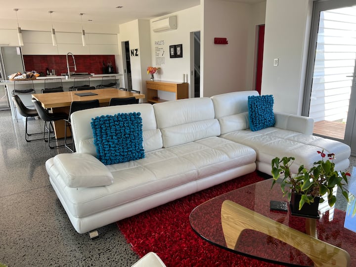 A Home You Can Truly Relax In - Riverhead