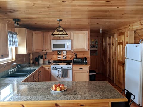 Knotty Pine Home- 2 min Walk to Lake and Dock