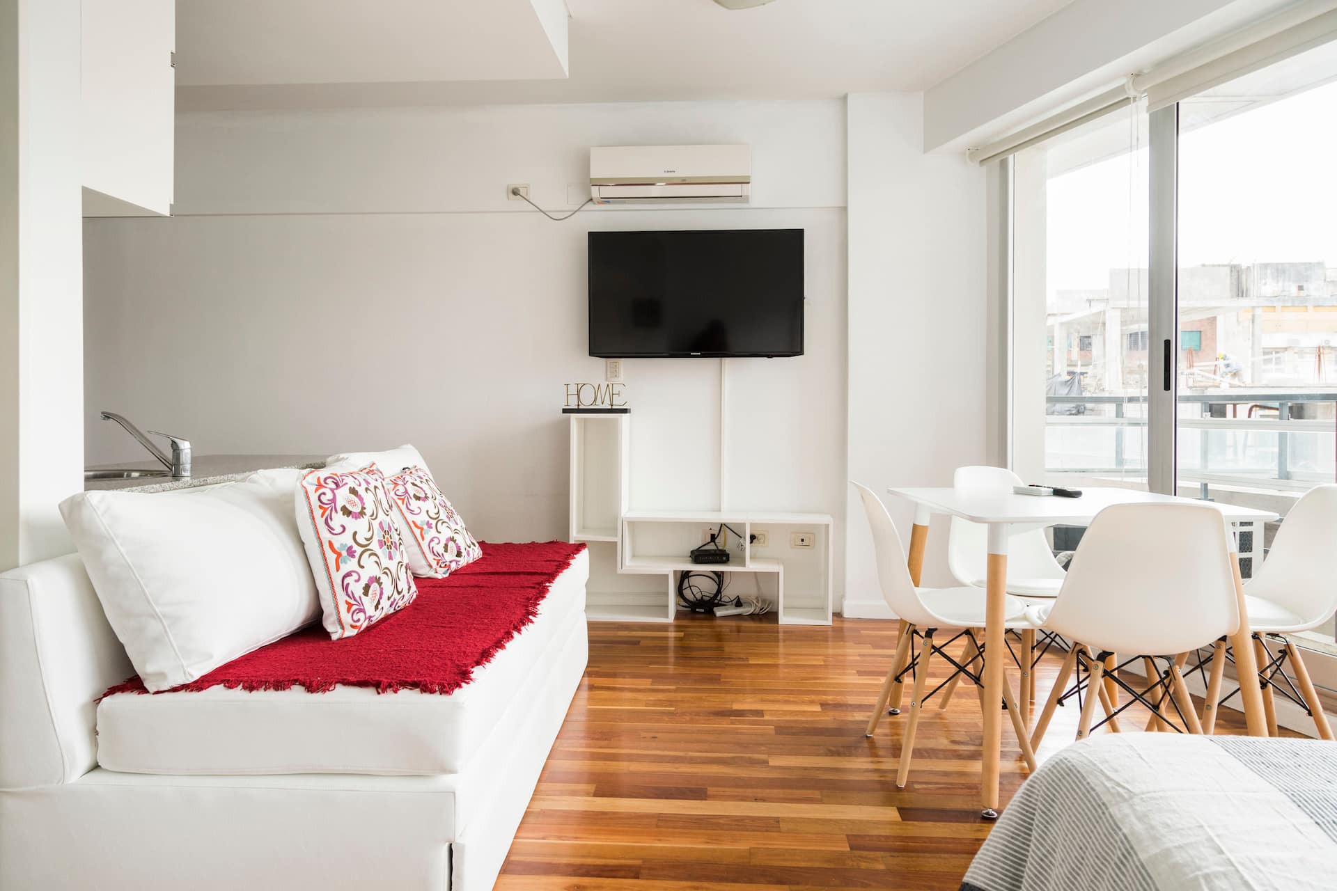 BRIGHT AND MODERN STUDIO