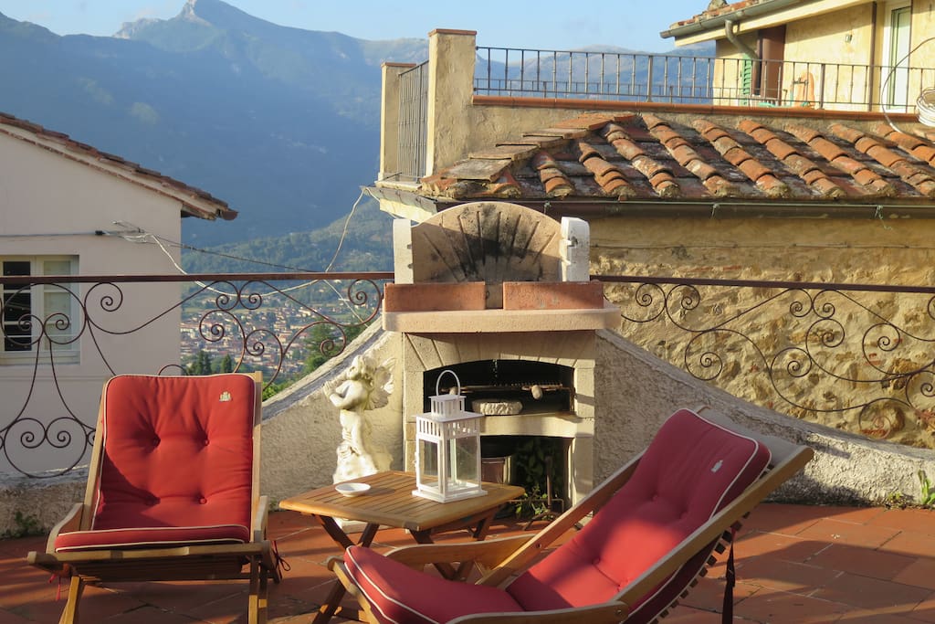 Terrazza panoramica, molto tranquilla, dove rilassarsi, pranzare, prendere il sole...
