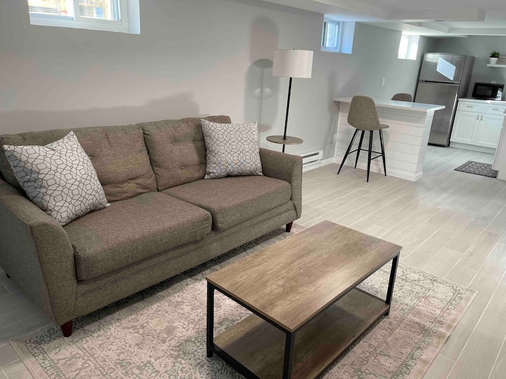 Beach Walk Haven: 1 Br Lower Level - Stamford, CT