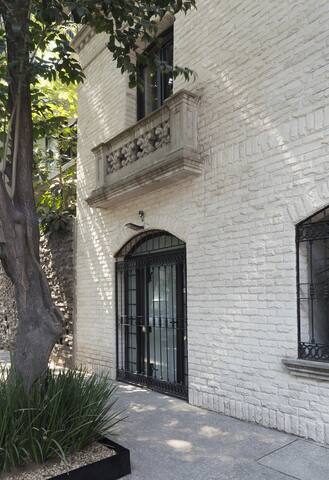 Design Townhouse. Roofgarden.24h security. gallery image 2