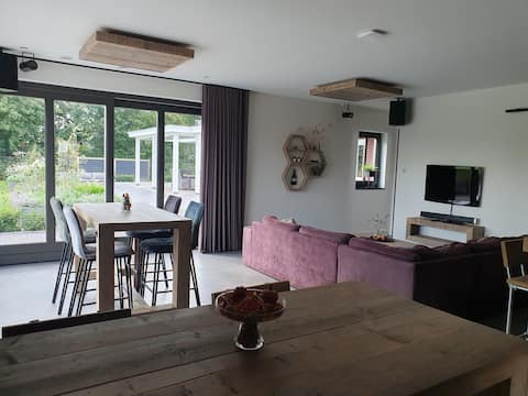 Spacious apartment P&B 't Hoeves