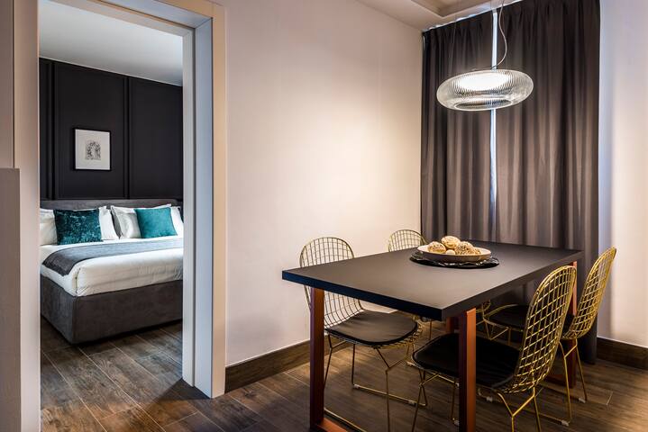 Luxury Penthouse with Terrace – Two Towers View gallery image 4