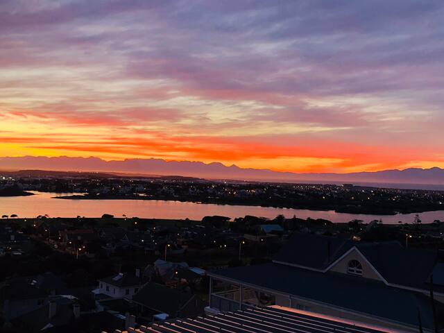 180 Degree Views – Lagoon Mountains Sea gallery image 2