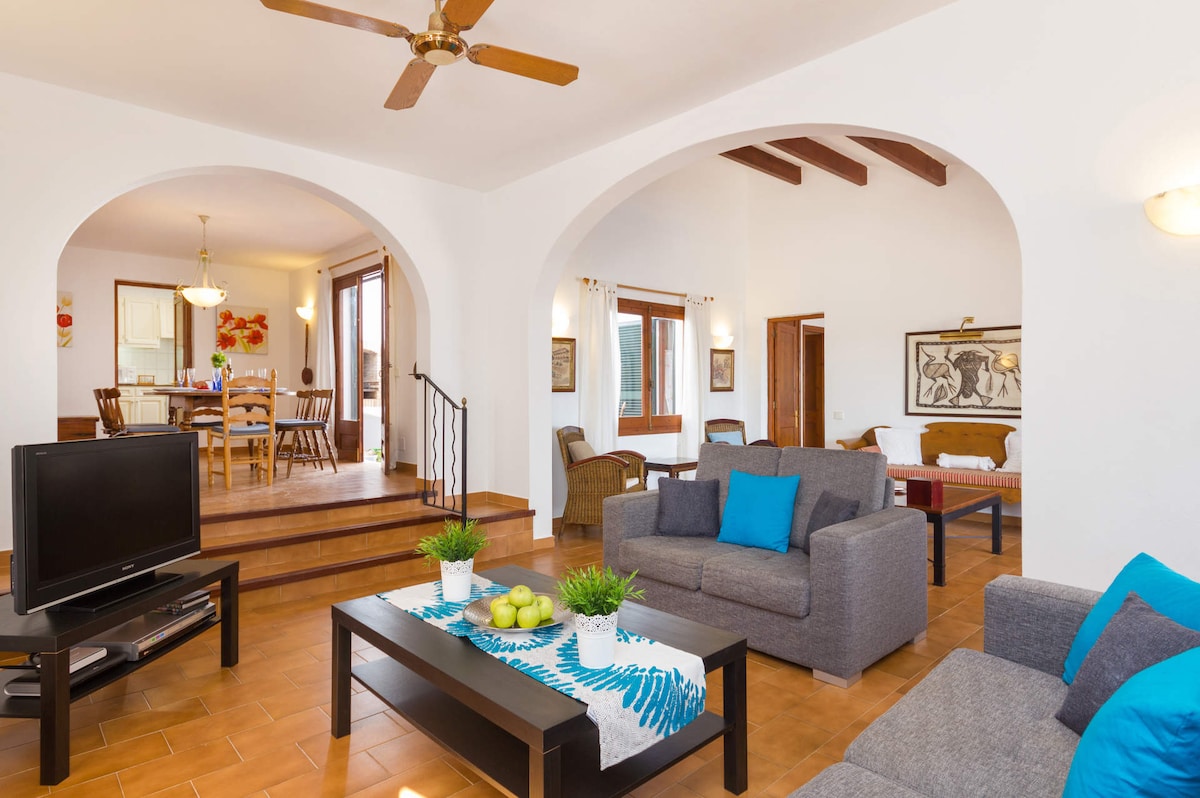 Popular Airbnb listing: Costa Bomb - Villa with dreamy views in Sant Lluís