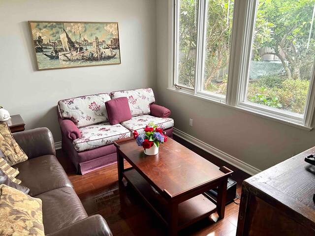 Charming Riverside Villa /Golf/Airport/UBC gallery image 5