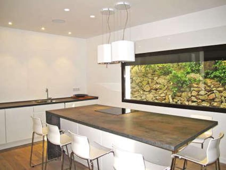 Kitchen.New modern cooking island. Seats 6 people. Fully equipped, including dishwasher