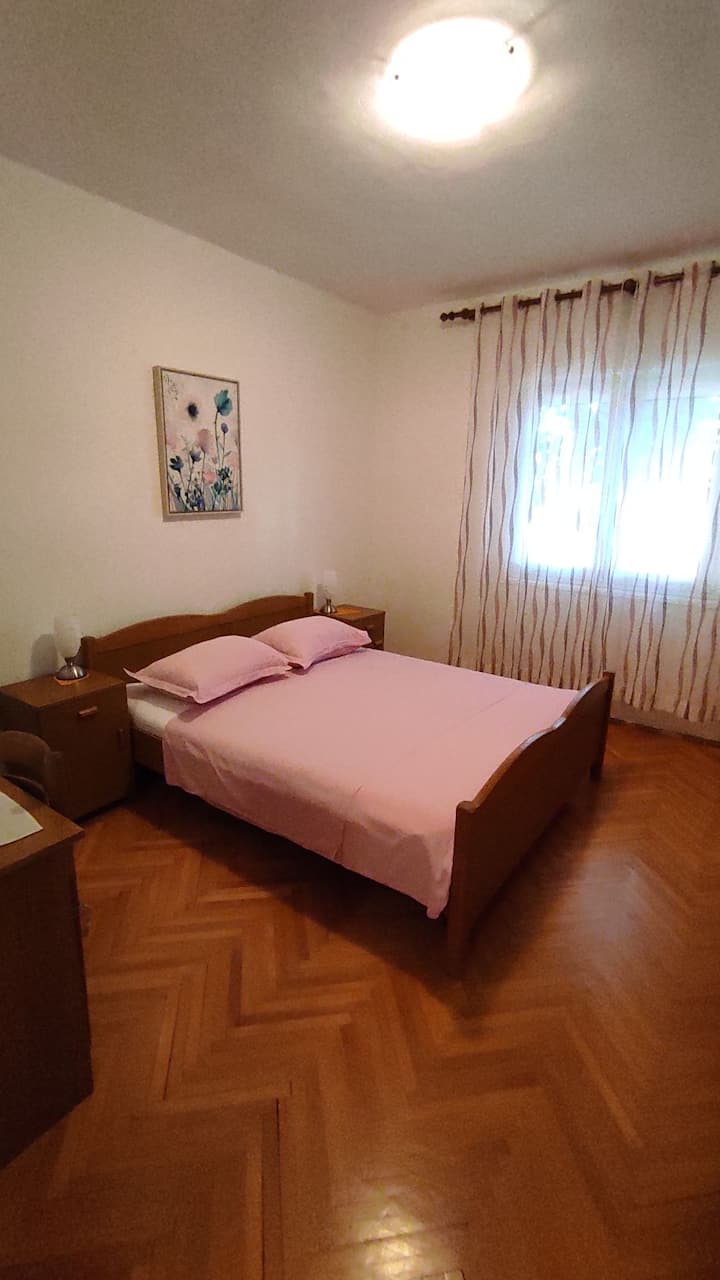 Br. 1 spavaća soba na jugoistočnoj strani kuće.