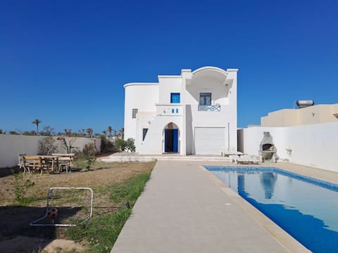 Entire villa with private pool not overlooked