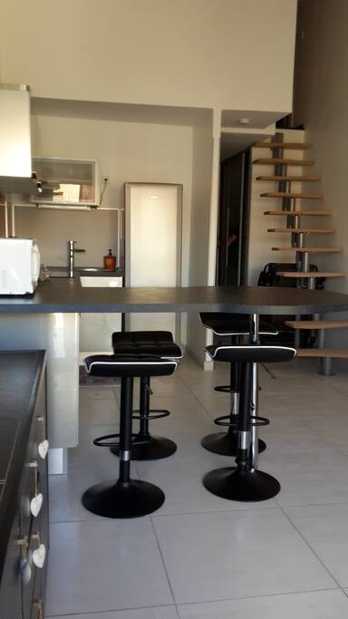 TABLE BAR