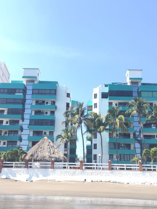 Vista de los condominios desde la playa