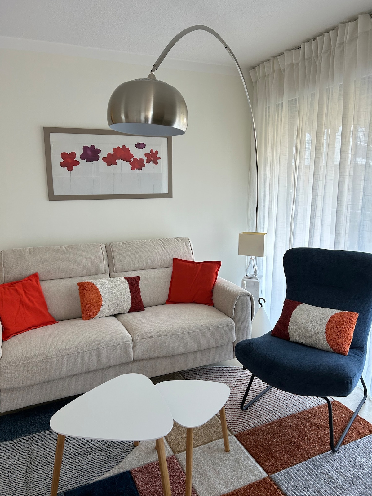Popular Airbnb listing: Beautiful 2-room near sea, with pool and parking, 2* in Mandelieu La Napoule