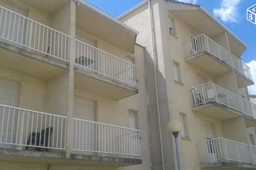 Le studio dispose d un balcon