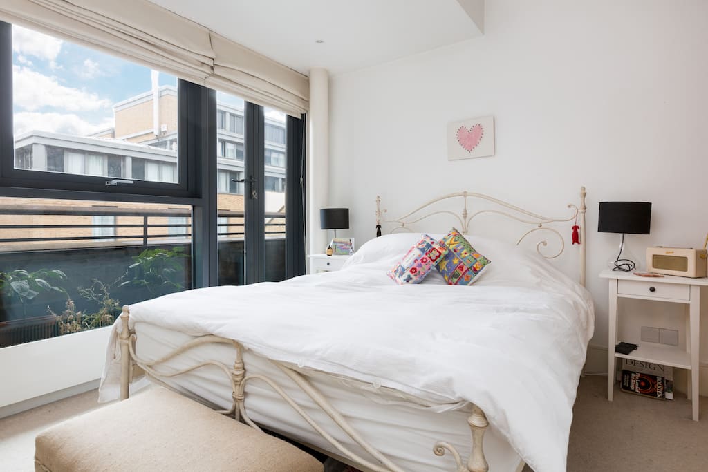 Double bedroom with en-suite and lots of storage