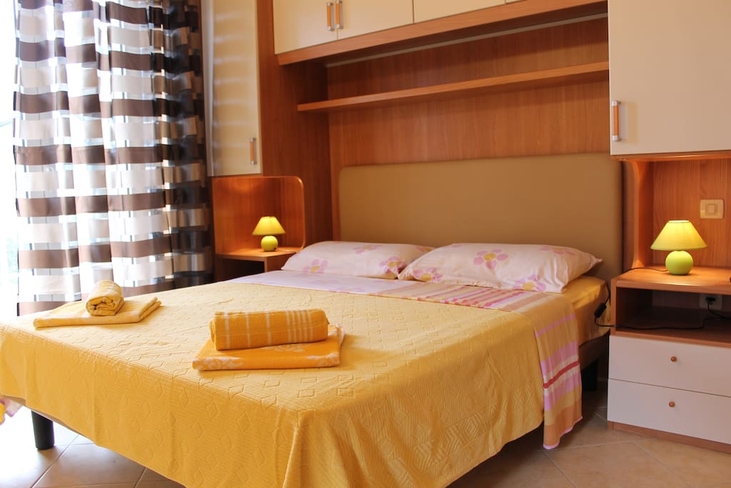 Double bedroom with balcony access