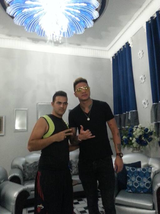 Divan con Rolando Hostal La Concha Azul