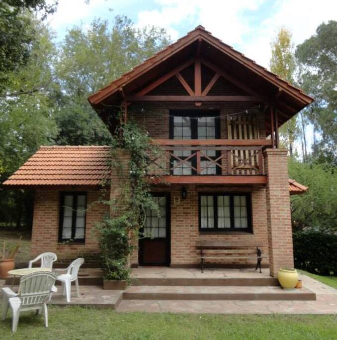 Cabaña La Martina, balcón con vista al jardín y pileta!